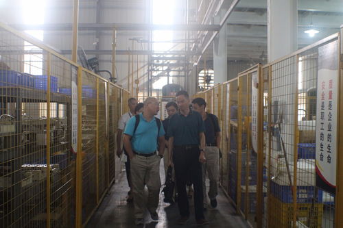 廣東工業(yè)大學(xué)及鋁門窗五金裝飾協(xié)會(huì)領(lǐng)導(dǎo)嘉賓蒞臨寶高五金參觀指導(dǎo)